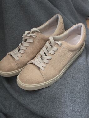 FRYE Ivy Low Lace Embossed Floral Leather Sneakers Tan Ivory 10